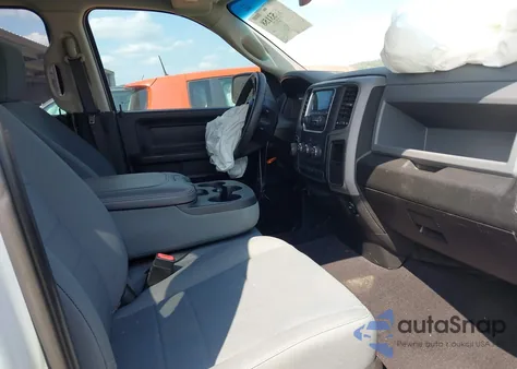 2019 Ram 1500 Classic Tradesman Quad Cab 4X4 6'4 Box z USA, uszkodzony, nr VIN 1C6RR7FT3KS620380